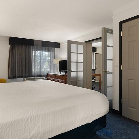 Howard Johnson By Wyndham Sacramento Downtown Bagian luar foto