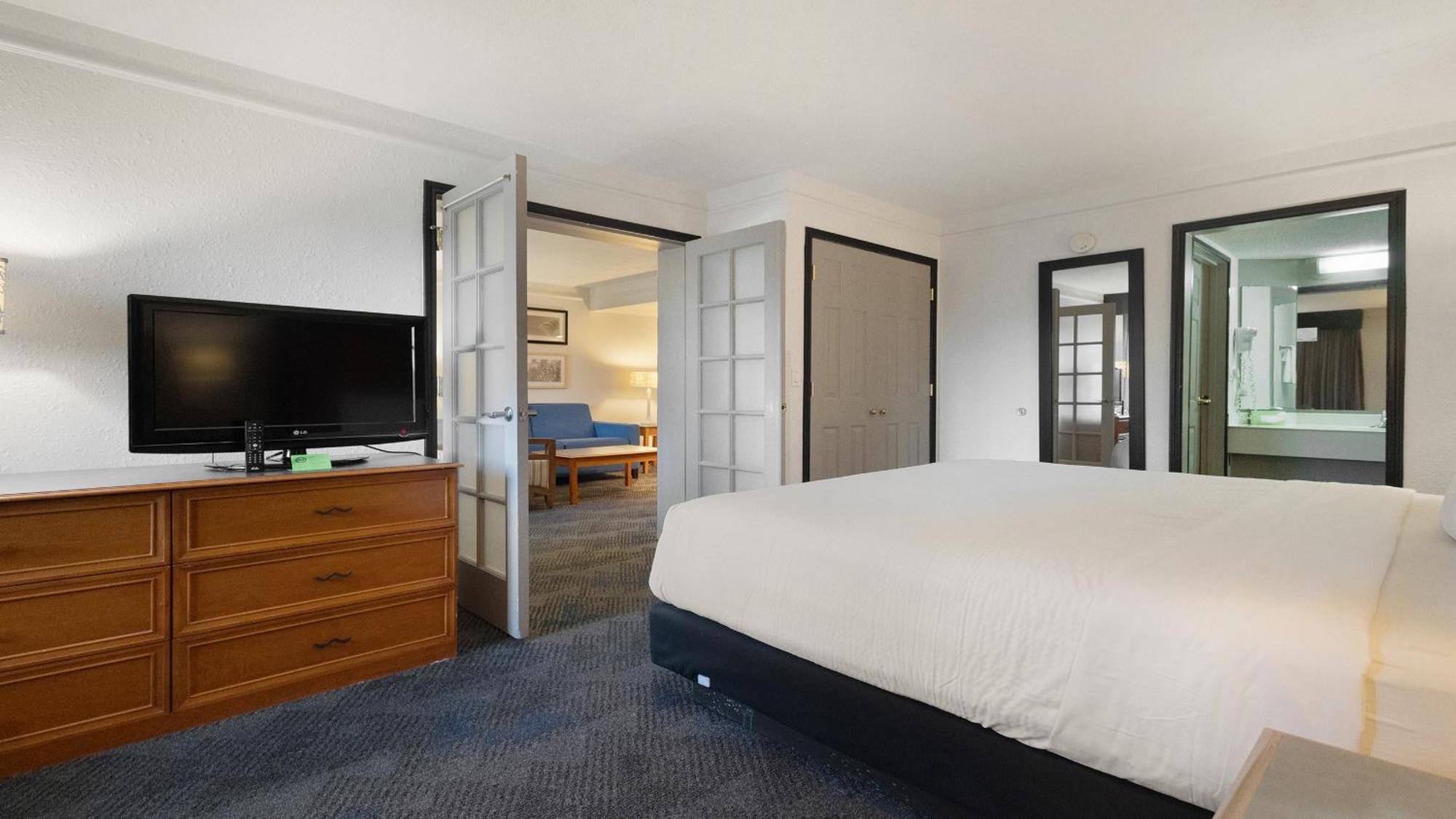 Howard Johnson By Wyndham Sacramento Downtown Bagian luar foto