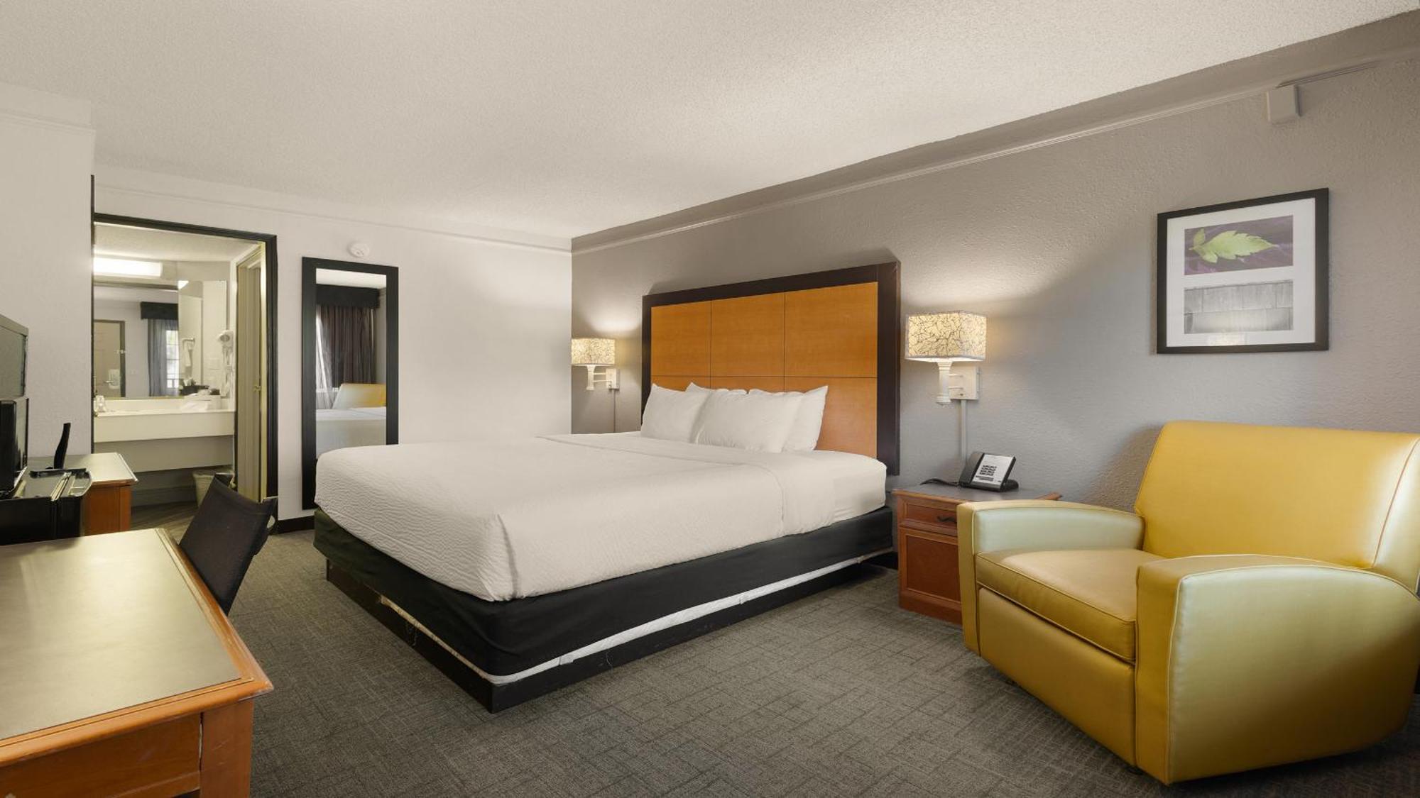 Howard Johnson By Wyndham Sacramento Downtown Bagian luar foto