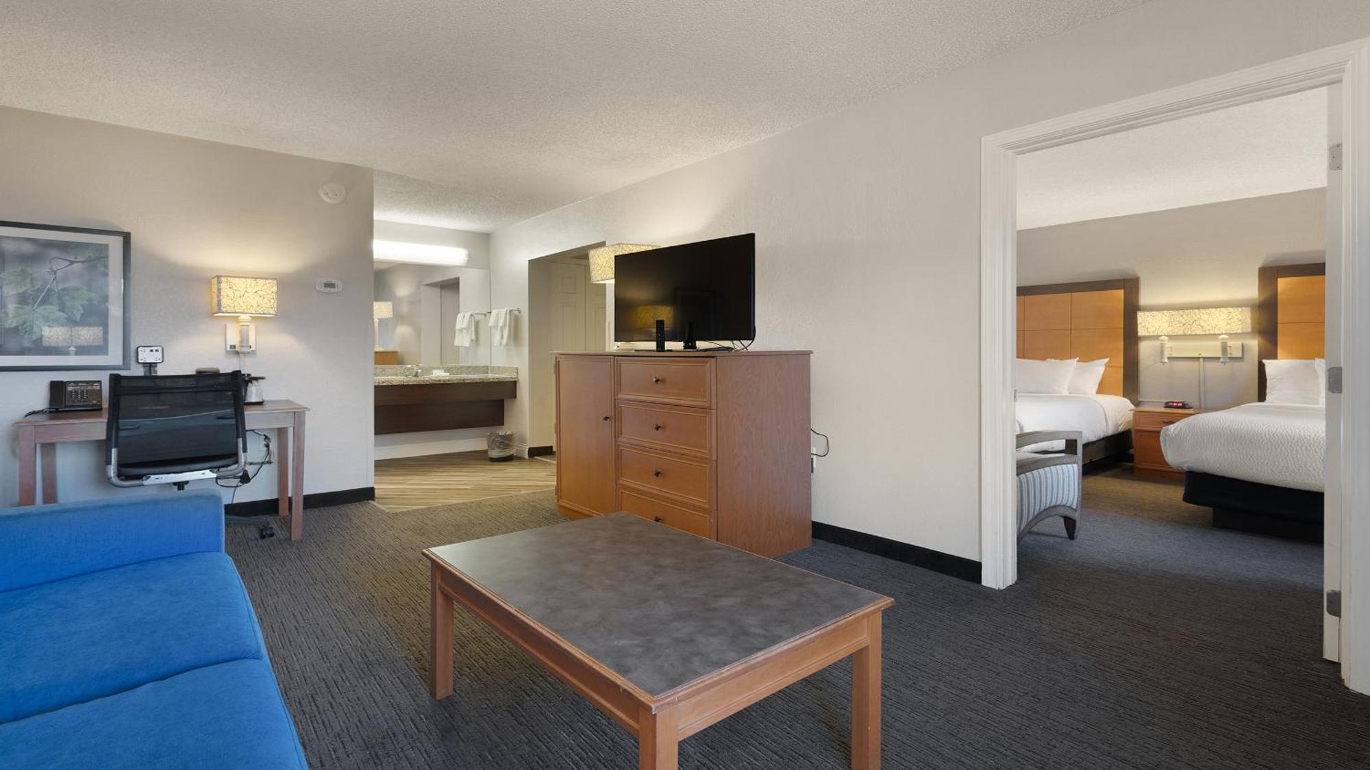 Howard Johnson By Wyndham Sacramento Downtown Bagian luar foto