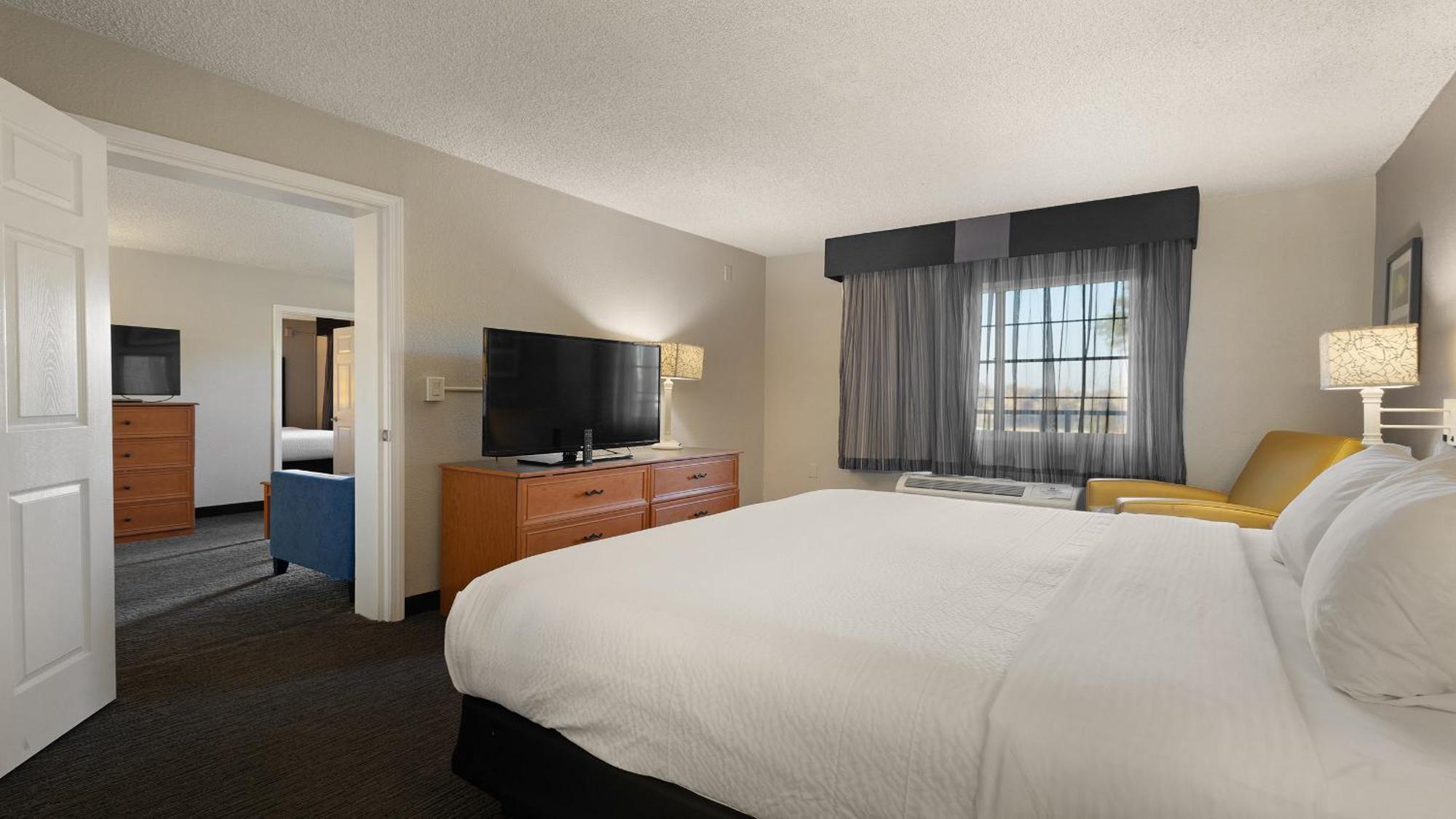 Howard Johnson By Wyndham Sacramento Downtown Bagian luar foto