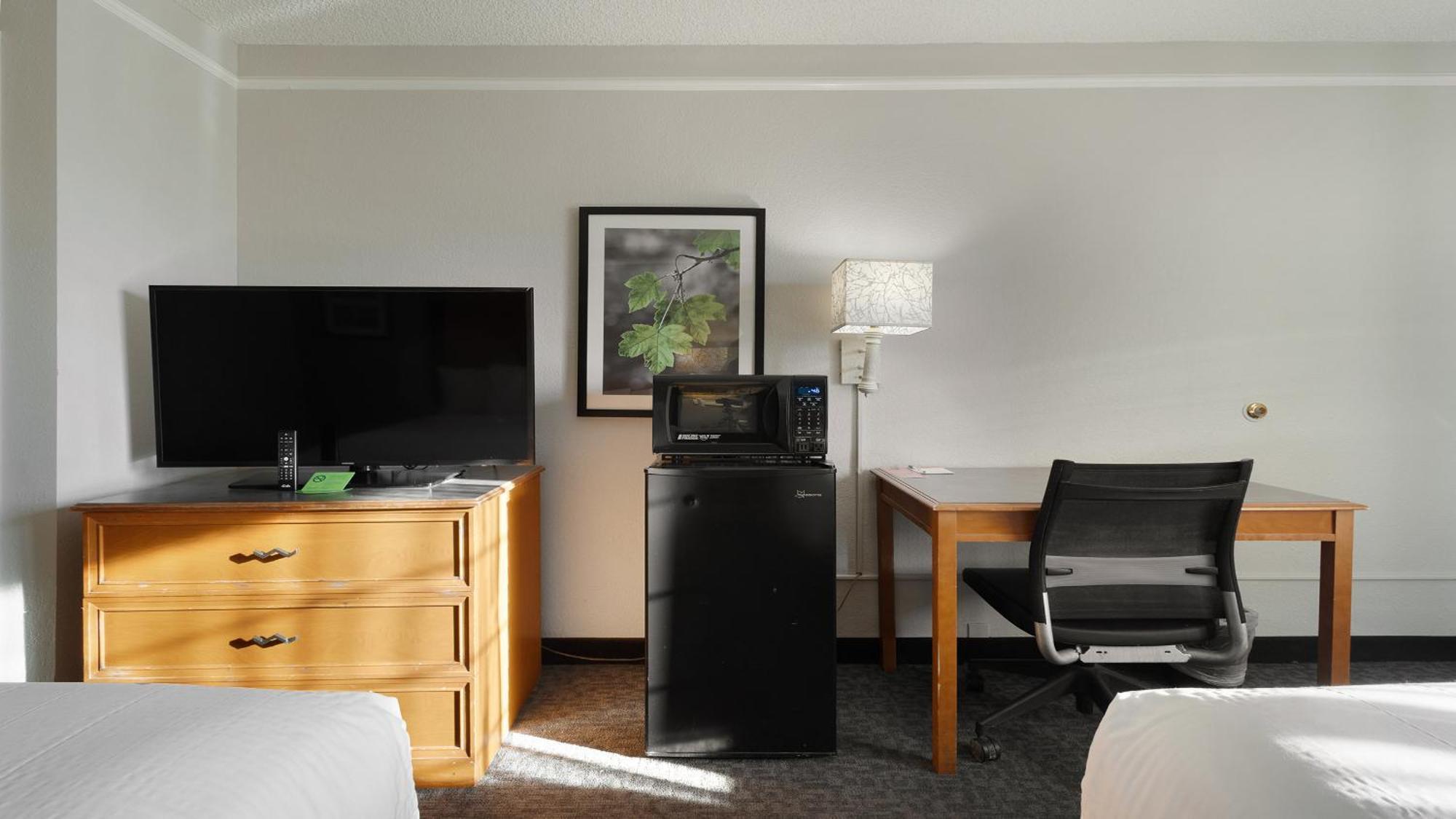 Howard Johnson By Wyndham Sacramento Downtown Bagian luar foto