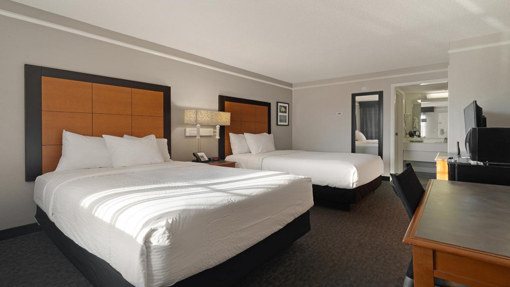 Howard Johnson By Wyndham Sacramento Downtown Bagian luar foto
