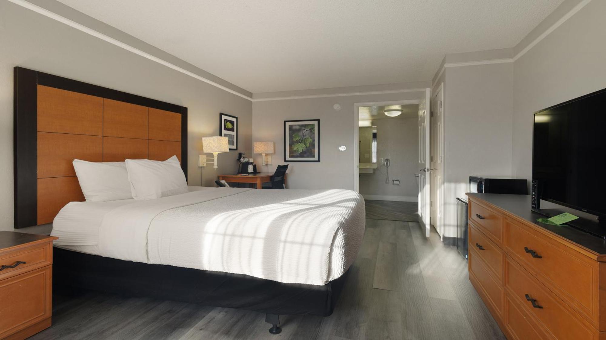 Howard Johnson By Wyndham Sacramento Downtown Bagian luar foto