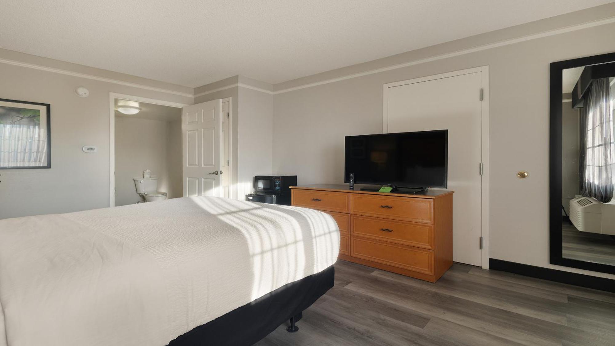 Howard Johnson By Wyndham Sacramento Downtown Bagian luar foto