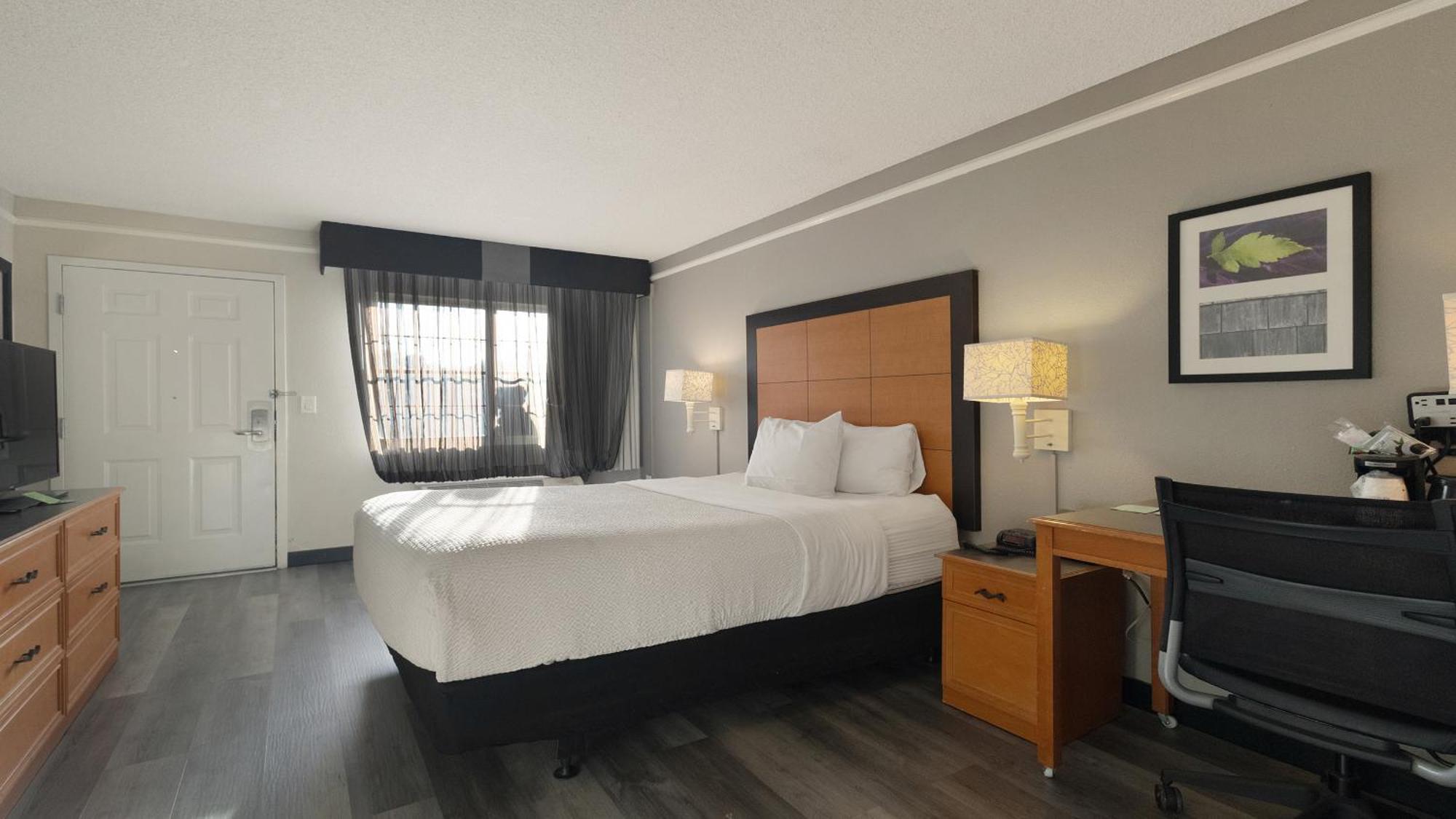 Howard Johnson By Wyndham Sacramento Downtown Bagian luar foto