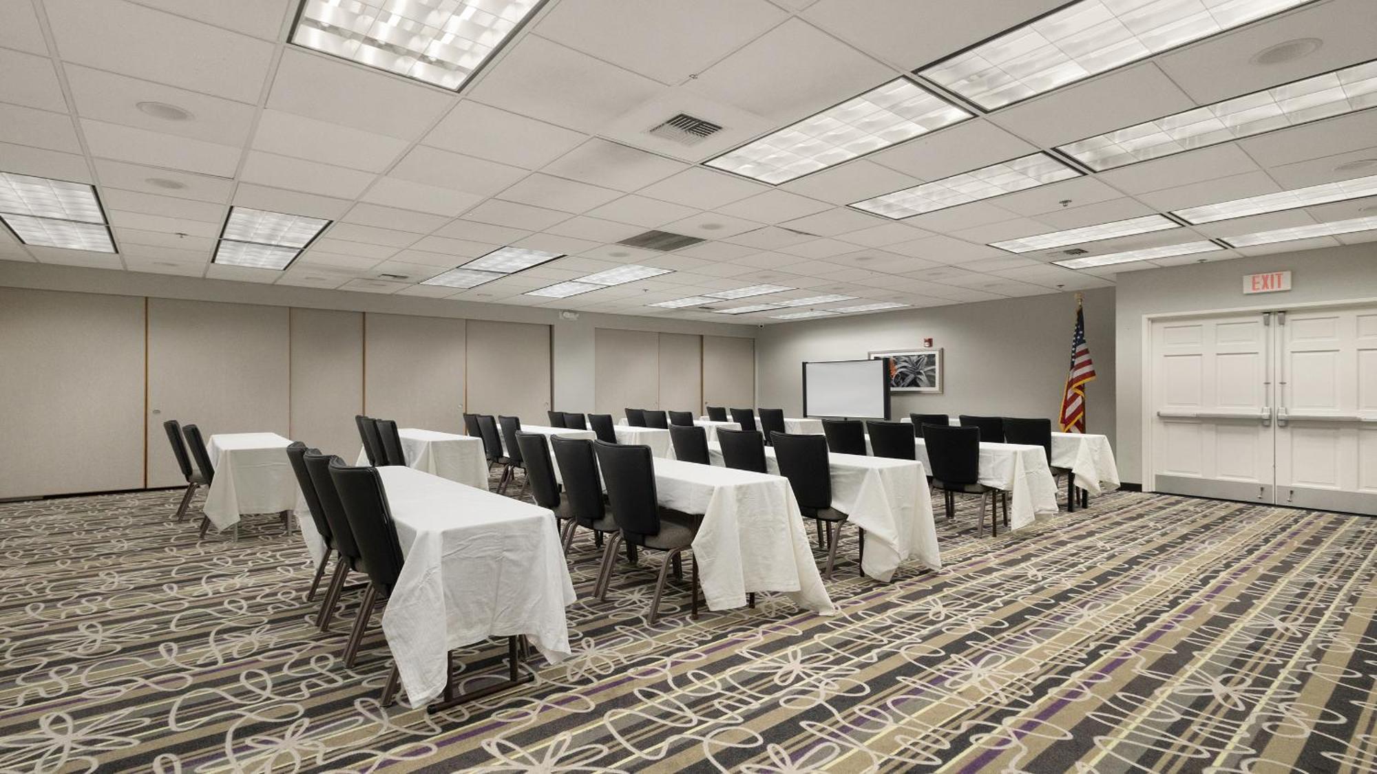 Howard Johnson By Wyndham Sacramento Downtown Bagian luar foto