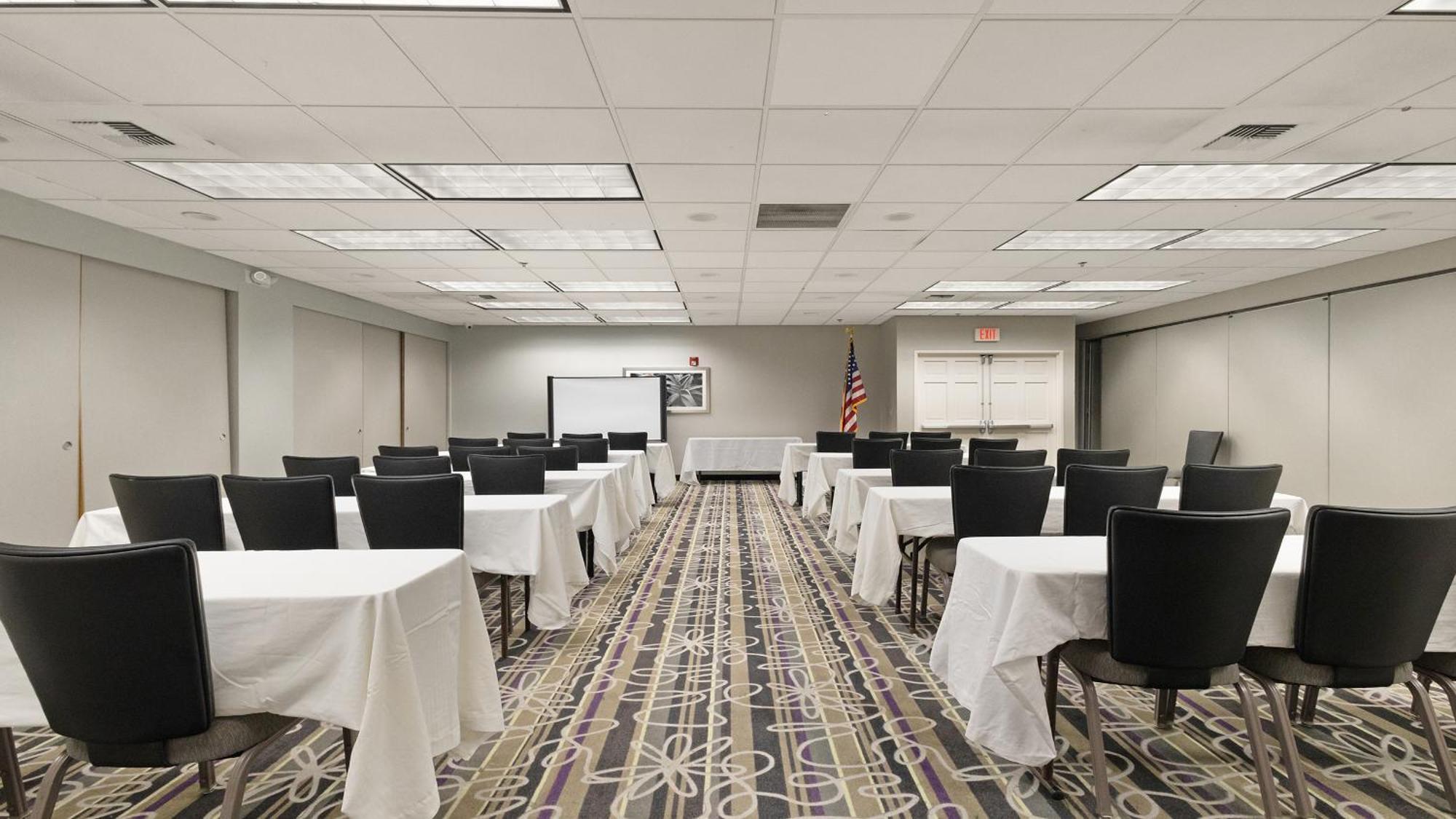 Howard Johnson By Wyndham Sacramento Downtown Bagian luar foto