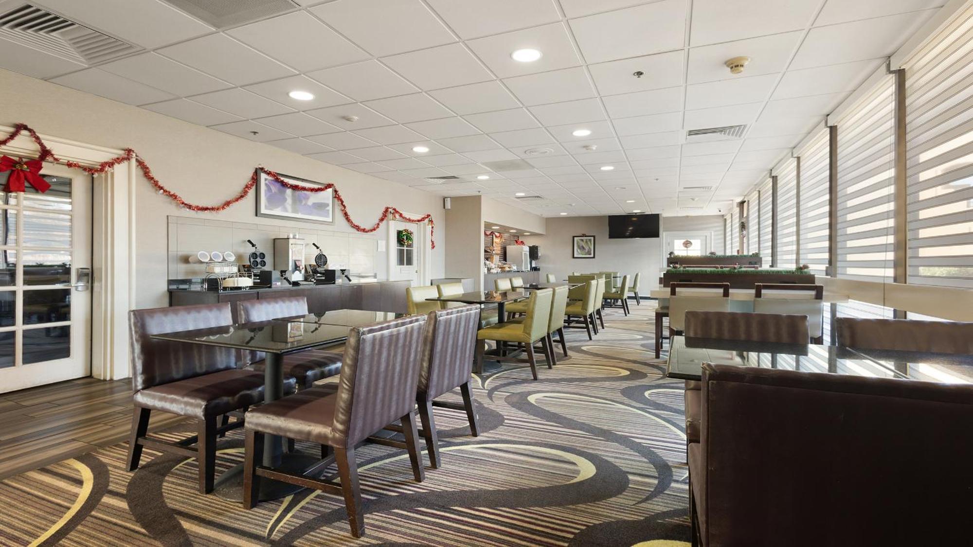 Howard Johnson By Wyndham Sacramento Downtown Bagian luar foto