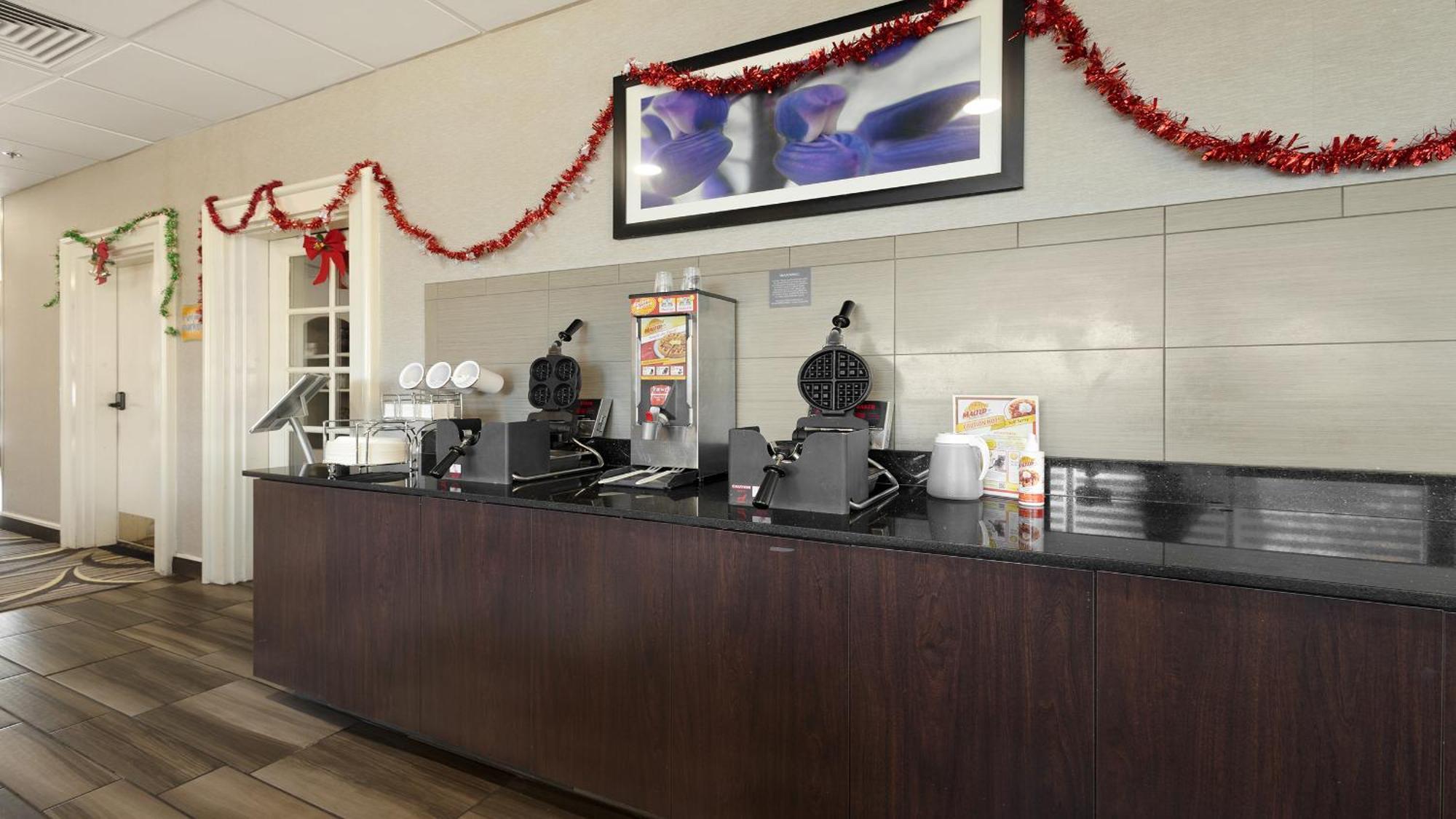 Howard Johnson By Wyndham Sacramento Downtown Bagian luar foto