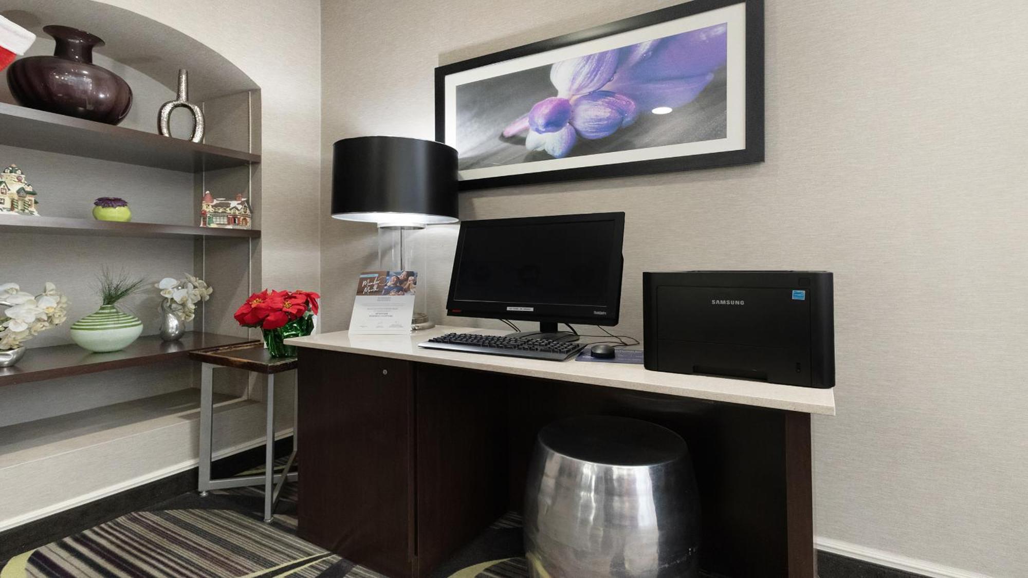Howard Johnson By Wyndham Sacramento Downtown Bagian luar foto