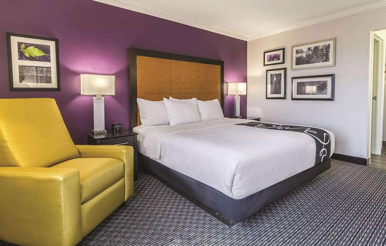 Howard Johnson By Wyndham Sacramento Downtown Bagian luar foto